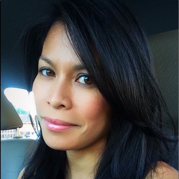 Meet your Posher! 💗 - Picture 1 of 3